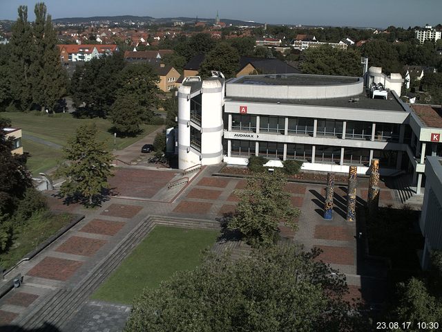 Foto der Webcam: Verwaltungsgebäude, Innenhof mit Audimax, Hörsaal-Gebäude 1