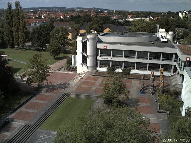 Foto der Webcam: Verwaltungsgebäude, Innenhof mit Audimax, Hörsaal-Gebäude 1