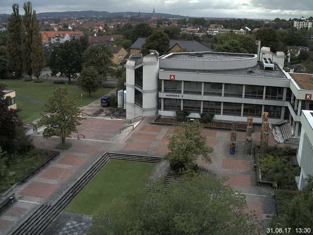 Foto der Webcam: Verwaltungsgebäude, Innenhof mit Audimax, Hörsaal-Gebäude 1