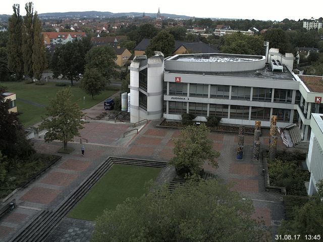 Foto der Webcam: Verwaltungsgebäude, Innenhof mit Audimax, Hörsaal-Gebäude 1