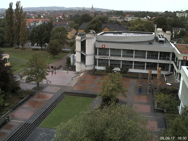 Foto der Webcam: Verwaltungsgebäude, Innenhof mit Audimax, Hörsaal-Gebäude 1