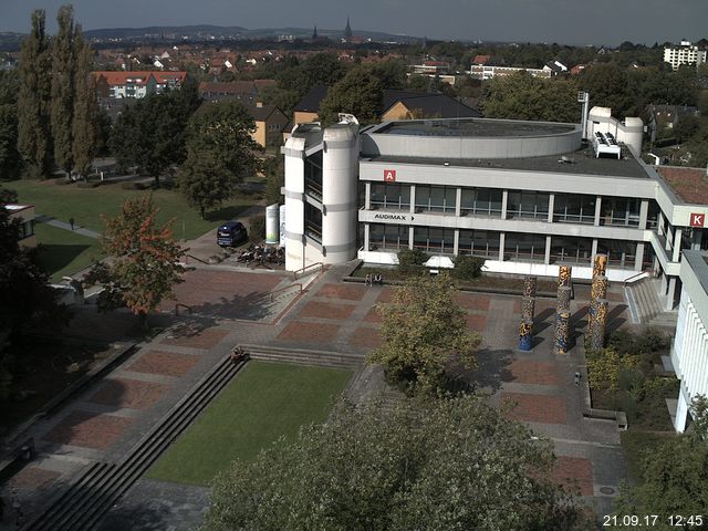 Foto der Webcam: Verwaltungsgebäude, Innenhof mit Audimax, Hörsaal-Gebäude 1