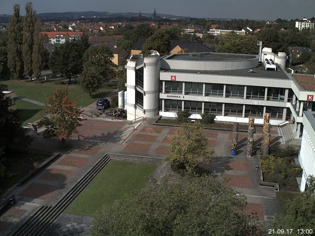 Foto der Webcam: Verwaltungsgebäude, Innenhof mit Audimax, Hörsaal-Gebäude 1