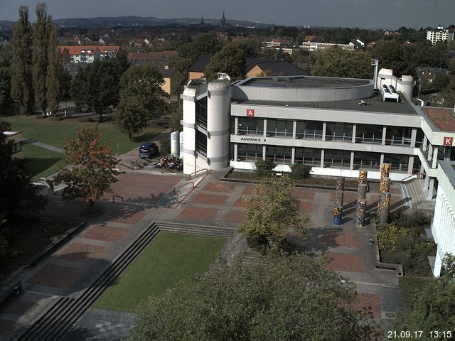 Foto der Webcam: Verwaltungsgebäude, Innenhof mit Audimax, Hörsaal-Gebäude 1