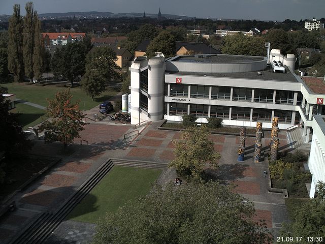 Foto der Webcam: Verwaltungsgebäude, Innenhof mit Audimax, Hörsaal-Gebäude 1