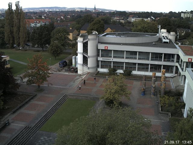 Foto der Webcam: Verwaltungsgebäude, Innenhof mit Audimax, Hörsaal-Gebäude 1