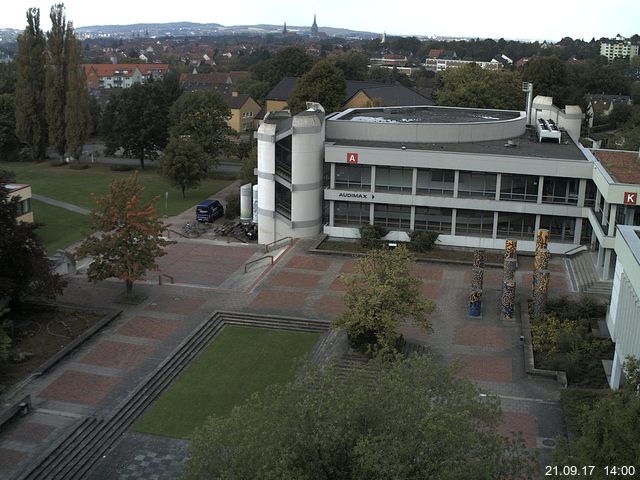 Foto der Webcam: Verwaltungsgebäude, Innenhof mit Audimax, Hörsaal-Gebäude 1