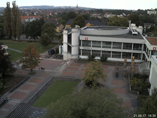 Foto der Webcam: Verwaltungsgebäude, Innenhof mit Audimax, Hörsaal-Gebäude 1