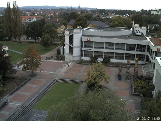 Foto der Webcam: Verwaltungsgebäude, Innenhof mit Audimax, Hörsaal-Gebäude 1