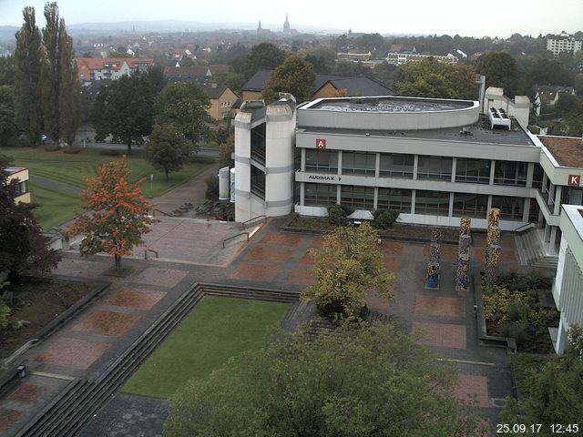 Foto der Webcam: Verwaltungsgebäude, Innenhof mit Audimax, Hörsaal-Gebäude 1