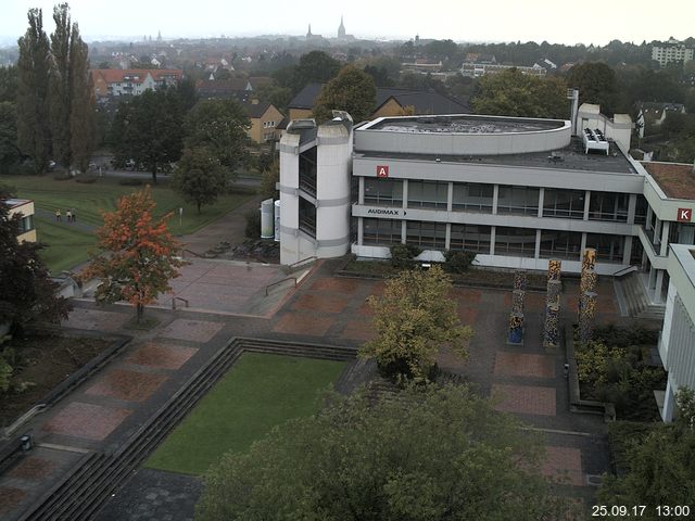 Foto der Webcam: Verwaltungsgebäude, Innenhof mit Audimax, Hörsaal-Gebäude 1