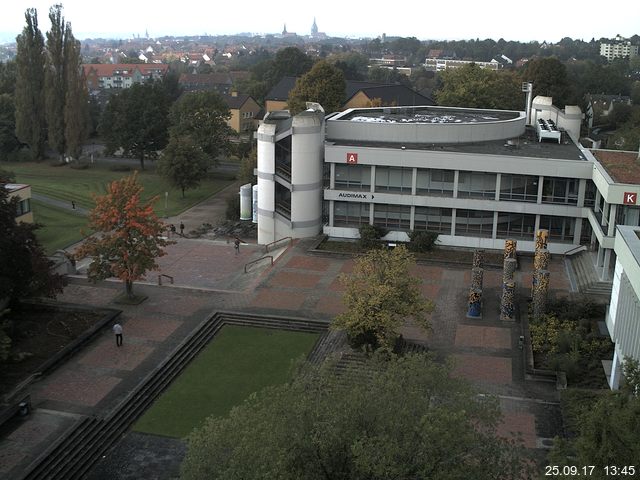 Foto der Webcam: Verwaltungsgebäude, Innenhof mit Audimax, Hörsaal-Gebäude 1