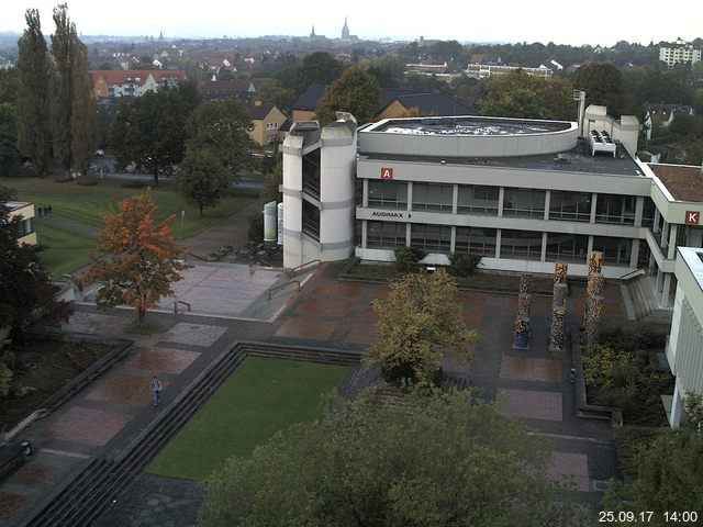 Foto der Webcam: Verwaltungsgebäude, Innenhof mit Audimax, Hörsaal-Gebäude 1