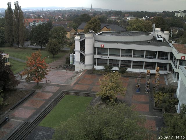 Foto der Webcam: Verwaltungsgebäude, Innenhof mit Audimax, Hörsaal-Gebäude 1