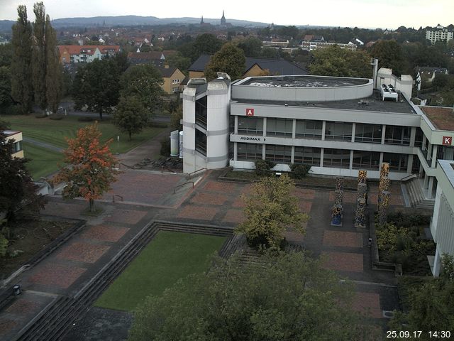 Foto der Webcam: Verwaltungsgebäude, Innenhof mit Audimax, Hörsaal-Gebäude 1