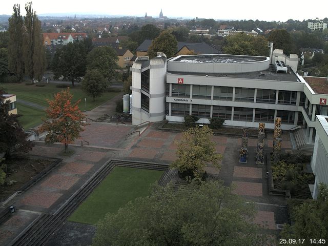 Foto der Webcam: Verwaltungsgebäude, Innenhof mit Audimax, Hörsaal-Gebäude 1