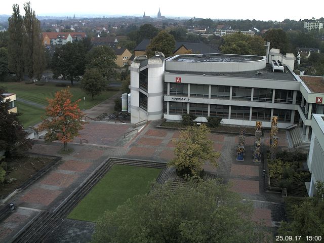 Foto der Webcam: Verwaltungsgebäude, Innenhof mit Audimax, Hörsaal-Gebäude 1