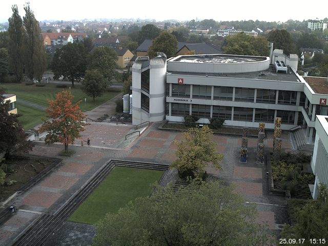 Foto der Webcam: Verwaltungsgebäude, Innenhof mit Audimax, Hörsaal-Gebäude 1