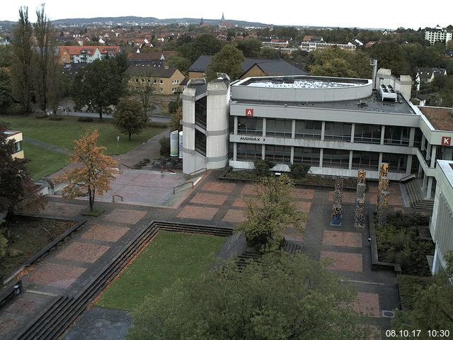 Foto der Webcam: Verwaltungsgebäude, Innenhof mit Audimax, Hörsaal-Gebäude 1