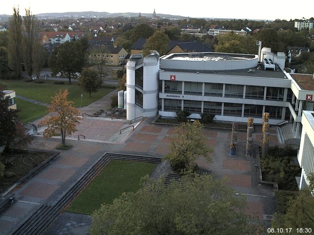 Foto der Webcam: Verwaltungsgebäude, Innenhof mit Audimax, Hörsaal-Gebäude 1