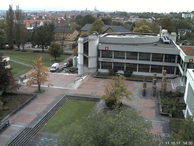 Foto der Webcam: Verwaltungsgebäude, Innenhof mit Audimax, Hörsaal-Gebäude 1