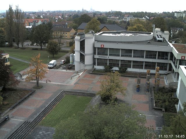 Foto der Webcam: Verwaltungsgebäude, Innenhof mit Audimax, Hörsaal-Gebäude 1