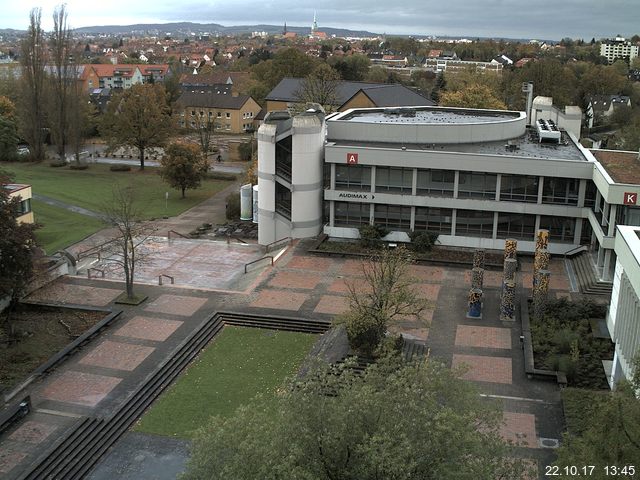 Foto der Webcam: Verwaltungsgebäude, Innenhof mit Audimax, Hörsaal-Gebäude 1