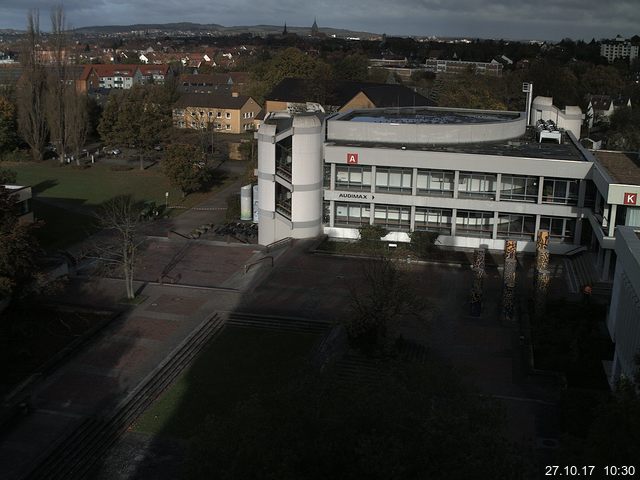 Foto der Webcam: Verwaltungsgebäude, Innenhof mit Audimax, Hörsaal-Gebäude 1