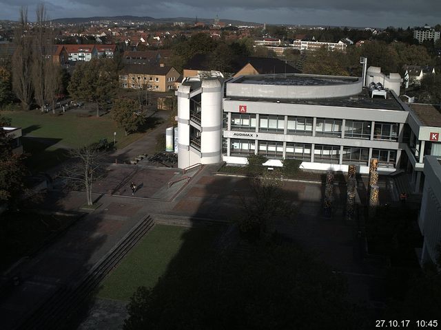 Foto der Webcam: Verwaltungsgebäude, Innenhof mit Audimax, Hörsaal-Gebäude 1