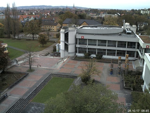 Foto der Webcam: Verwaltungsgebäude, Innenhof mit Audimax, Hörsaal-Gebäude 1