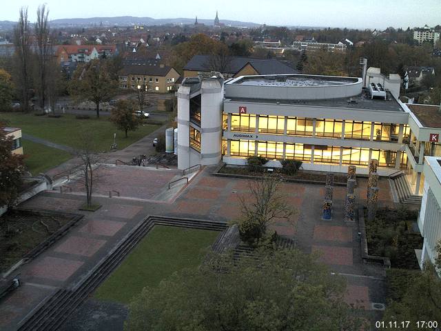 Foto der Webcam: Verwaltungsgebäude, Innenhof mit Audimax, Hörsaal-Gebäude 1