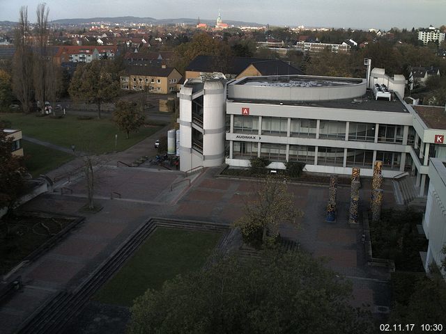 Foto der Webcam: Verwaltungsgebäude, Innenhof mit Audimax, Hörsaal-Gebäude 1