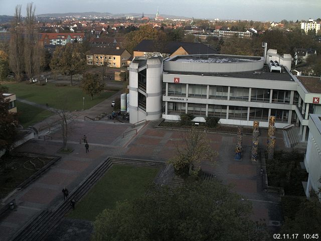 Foto der Webcam: Verwaltungsgebäude, Innenhof mit Audimax, Hörsaal-Gebäude 1