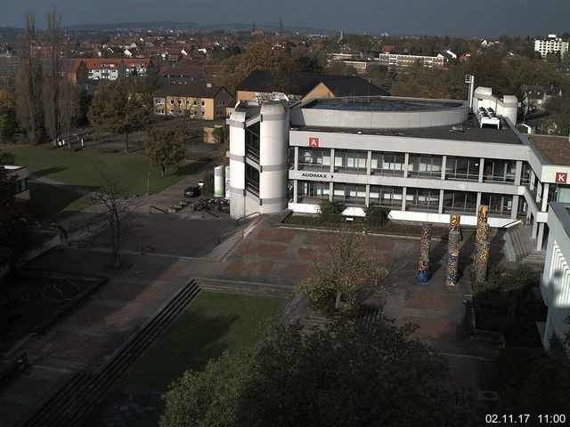 Foto der Webcam: Verwaltungsgebäude, Innenhof mit Audimax, Hörsaal-Gebäude 1