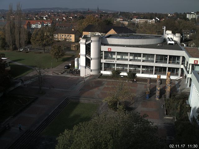 Foto der Webcam: Verwaltungsgebäude, Innenhof mit Audimax, Hörsaal-Gebäude 1