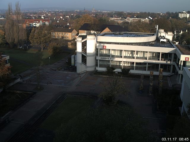 Foto der Webcam: Verwaltungsgebäude, Innenhof mit Audimax, Hörsaal-Gebäude 1