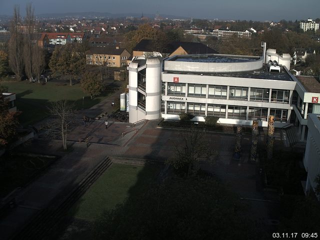 Foto der Webcam: Verwaltungsgebäude, Innenhof mit Audimax, Hörsaal-Gebäude 1