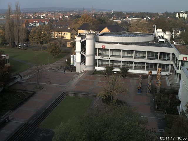 Foto der Webcam: Verwaltungsgebäude, Innenhof mit Audimax, Hörsaal-Gebäude 1