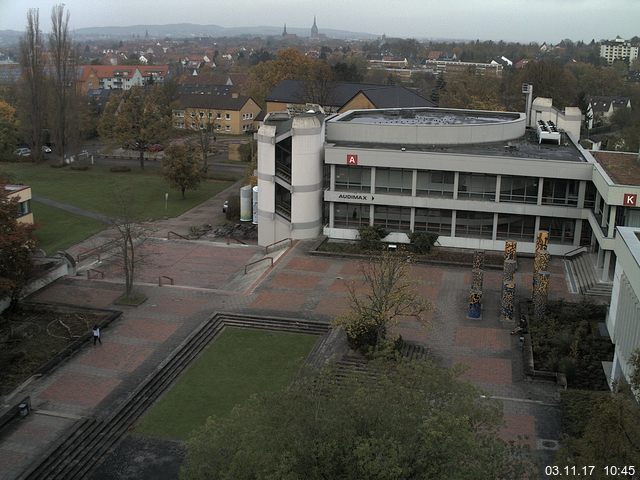 Foto der Webcam: Verwaltungsgebäude, Innenhof mit Audimax, Hörsaal-Gebäude 1