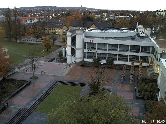 Foto der Webcam: Verwaltungsgebäude, Innenhof mit Audimax, Hörsaal-Gebäude 1