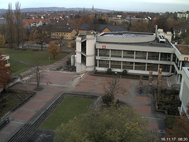 Foto der Webcam: Verwaltungsgebäude, Innenhof mit Audimax, Hörsaal-Gebäude 1