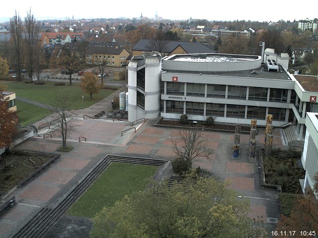 Foto der Webcam: Verwaltungsgebäude, Innenhof mit Audimax, Hörsaal-Gebäude 1