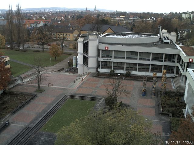 Foto der Webcam: Verwaltungsgebäude, Innenhof mit Audimax, Hörsaal-Gebäude 1