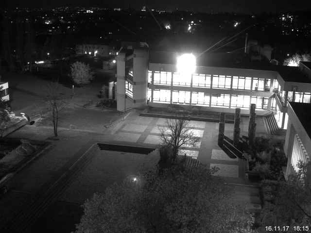 Foto der Webcam: Verwaltungsgebäude, Innenhof mit Audimax, Hörsaal-Gebäude 1