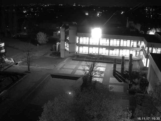 Foto der Webcam: Verwaltungsgebäude, Innenhof mit Audimax, Hörsaal-Gebäude 1