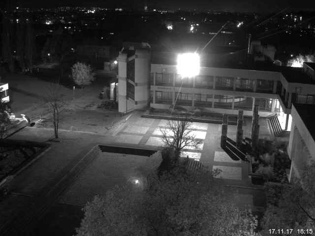 Foto der Webcam: Verwaltungsgebäude, Innenhof mit Audimax, Hörsaal-Gebäude 1