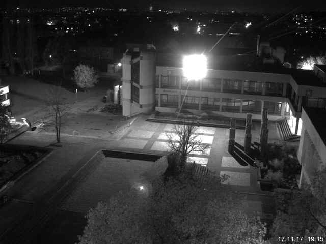 Foto der Webcam: Verwaltungsgebäude, Innenhof mit Audimax, Hörsaal-Gebäude 1