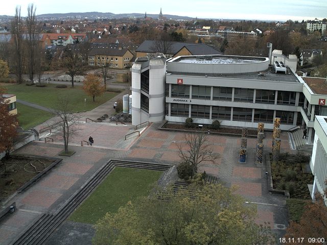 Foto der Webcam: Verwaltungsgebäude, Innenhof mit Audimax, Hörsaal-Gebäude 1