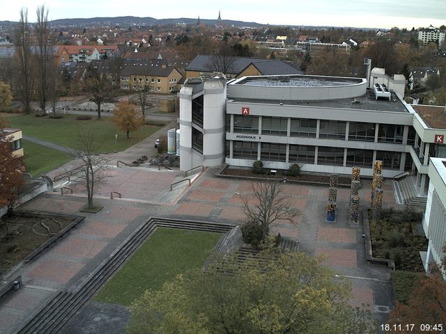 Foto der Webcam: Verwaltungsgebäude, Innenhof mit Audimax, Hörsaal-Gebäude 1