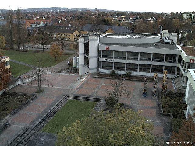 Foto der Webcam: Verwaltungsgebäude, Innenhof mit Audimax, Hörsaal-Gebäude 1